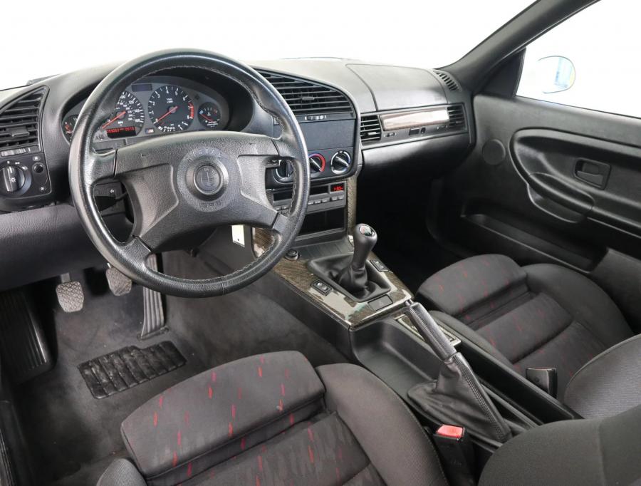 Торпедо BMW M3 Lightweight (E36) 1995 года  (US) (фото 34 из 58)